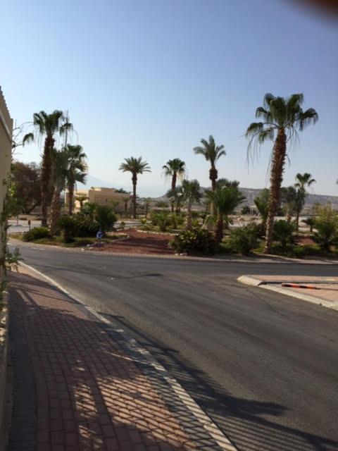 הבית של דרורי Neve Zohar Eksteriør billede